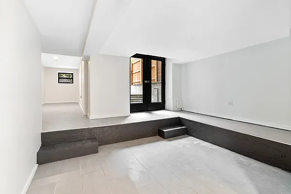 Rented by Artifact.co | media 24