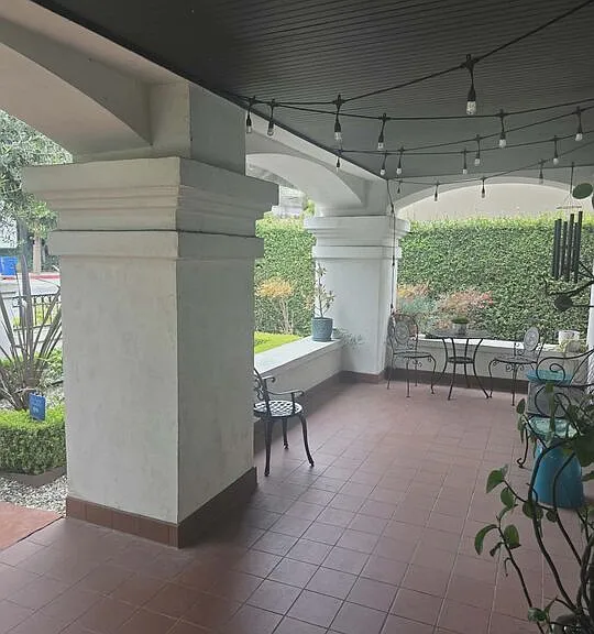2500 Hyperion Ave — Photo 8