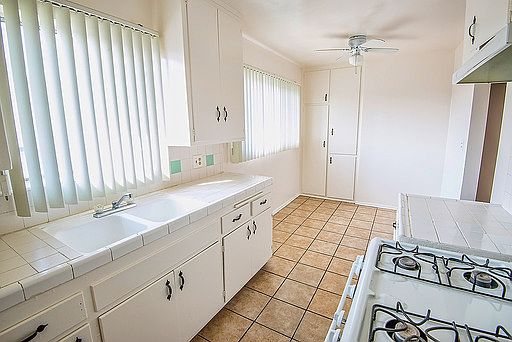 4th image of 919 S Flower St APT 2