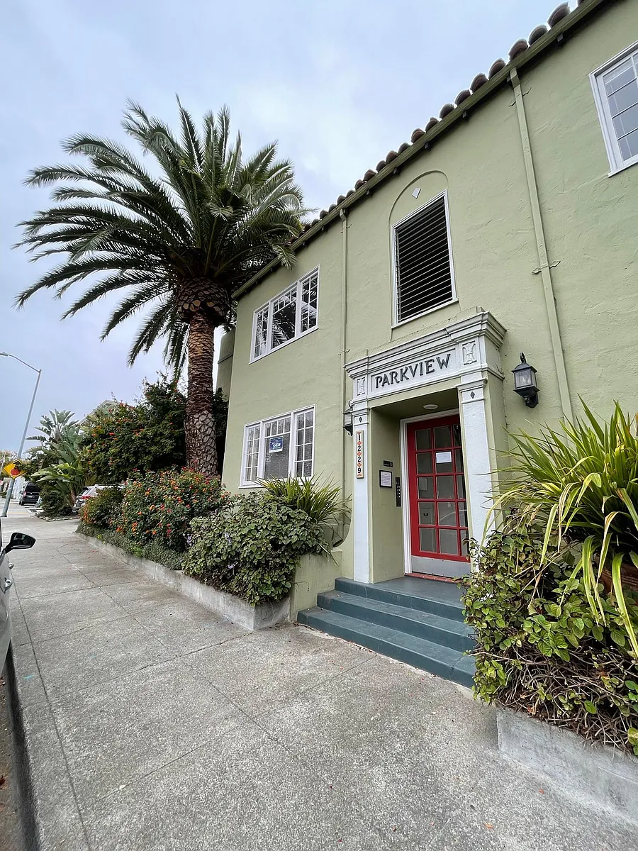Building Photo - 1229 Sacramento St #3