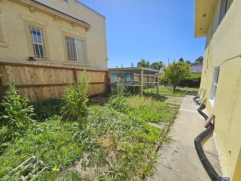 481 Van Dyke Ave #1 — Photo 37