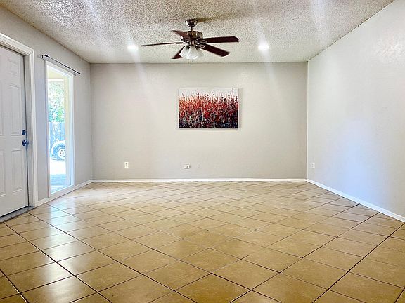 3rd image of 1105 Highbush Dr