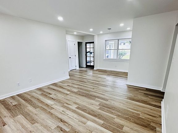 2nd image of 4266 Acacia Dr