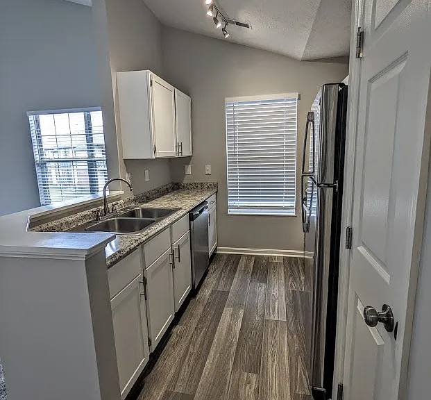 Spinnaker Cove Apartments — Photo 26