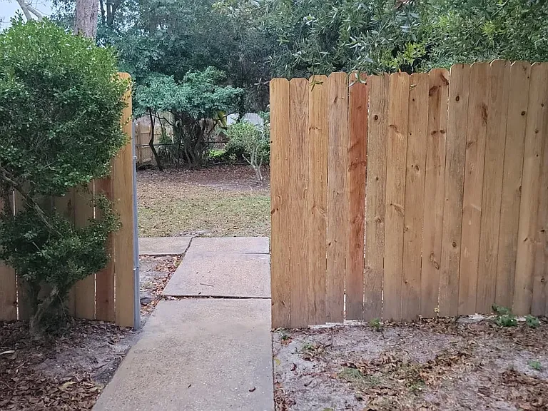 2610 Demaret Dr — Photo 15