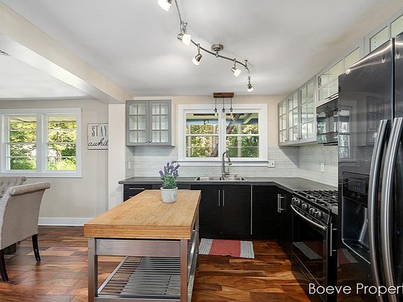 5th image of 1369 Stanwood St NW