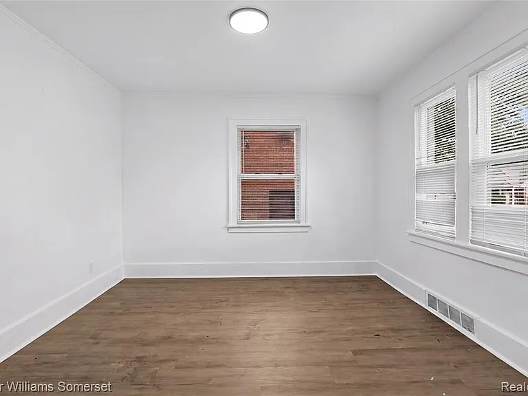 23525 Kress St — Photo 12