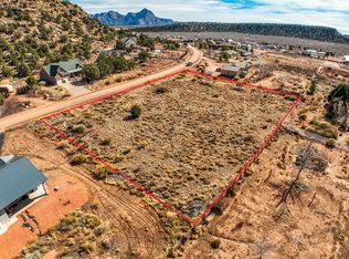 2787 N Foothill Dr, Apple Valley, UT 84737