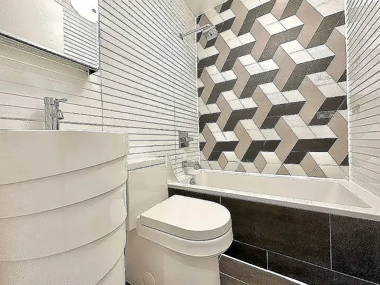 1170 Halsey St #19 — Photo 9