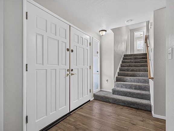 4th image of 611 Edwina Ave