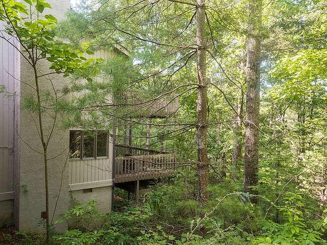 2 balconies -and 4 sets of sliding glass doors feels like a treehouse