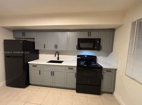 561 NW 113th St, Miami, FL