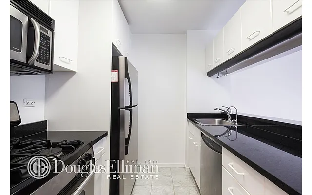 Rented by Douglas Elliman | media 20