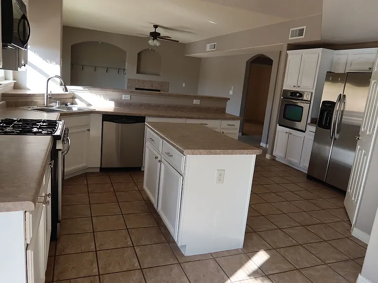 943 Via Descanso Dr — Photo 5