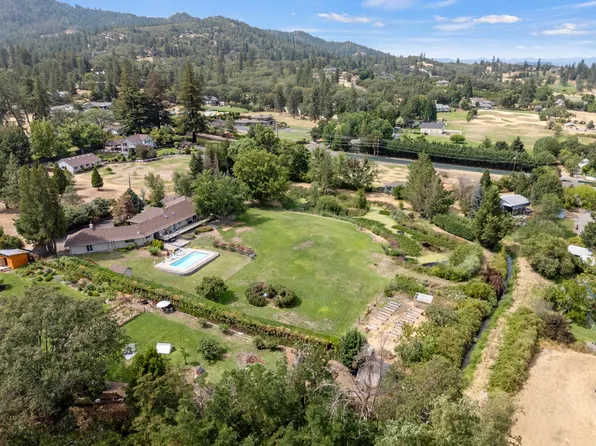 3455 Ross Ln, Central Point, OR 97502