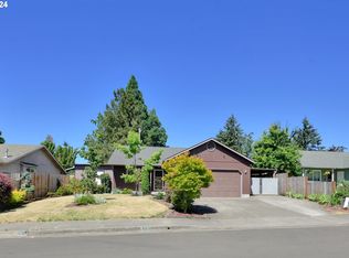 870 Hazelnut Ln, Springfield, OR 97478