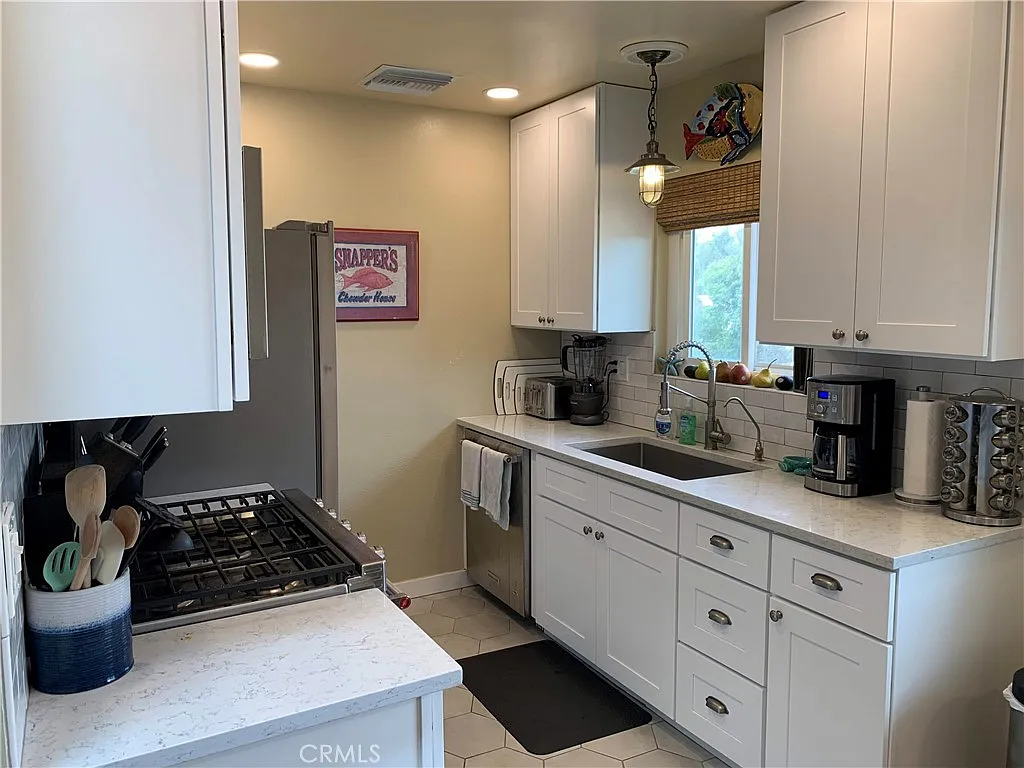 2 bed, 832 sqft, $4,000 — Photo 4