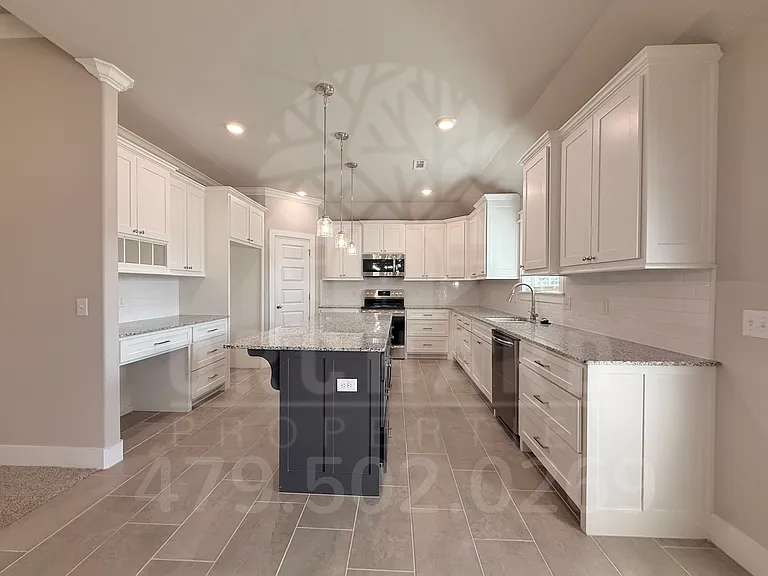 941 Madden St — Photo 7