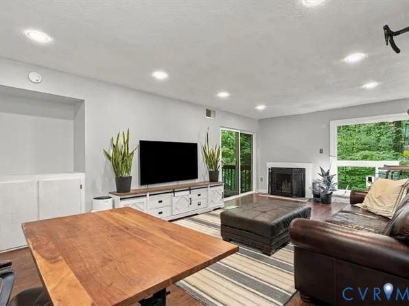 10382 Iron Mill Rd, North Chesterfield, VA 23235