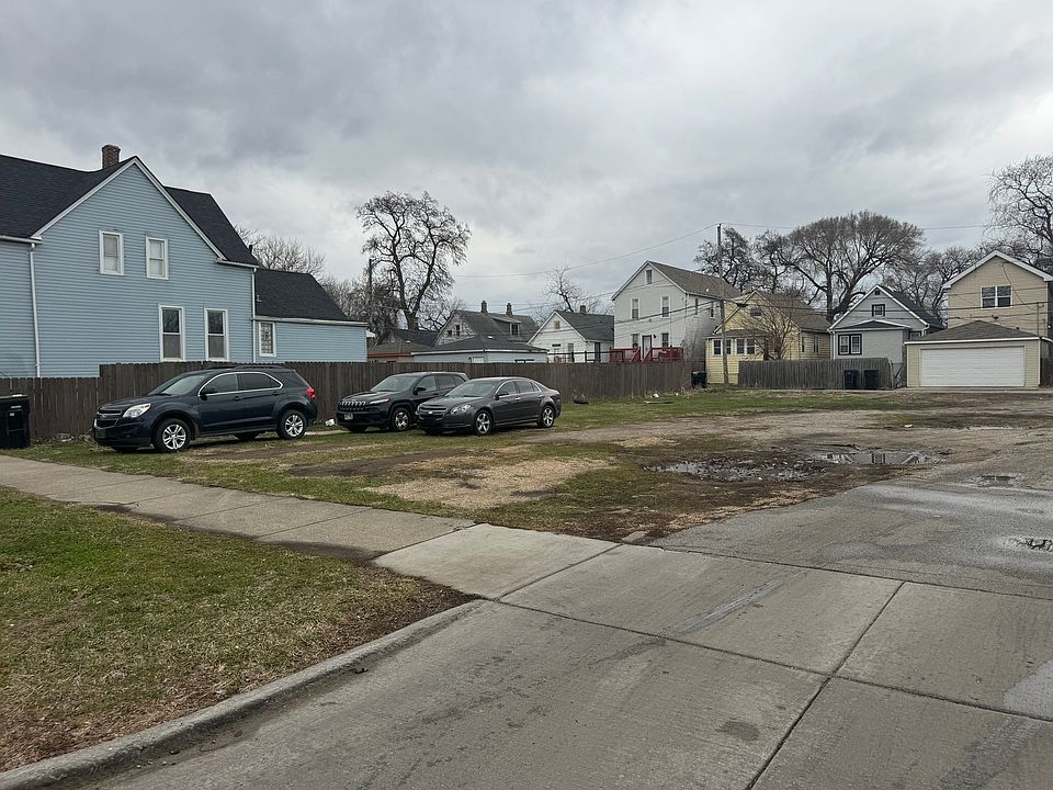 2nd image of 430 W 80th St