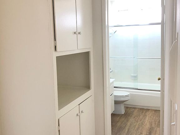 4th image of 3531 Clarington Ave #7