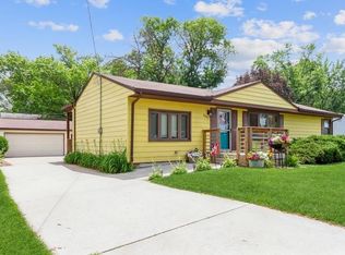 8035 Warren Dr, Des Moines, IA 50320