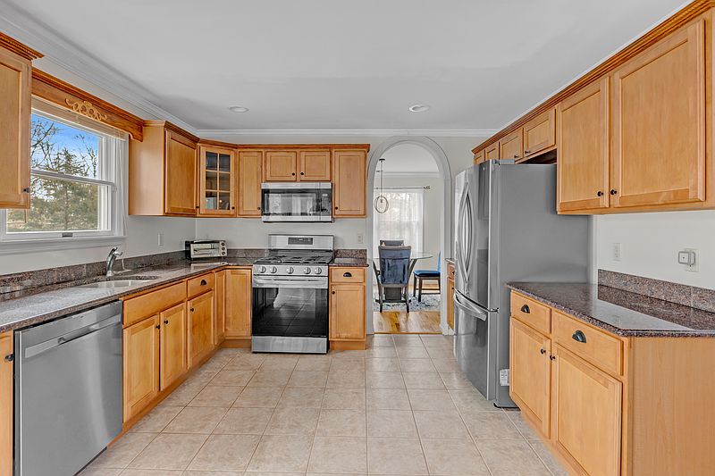 26 Seacove Ln, Riverhead, NY 11901 | Out East