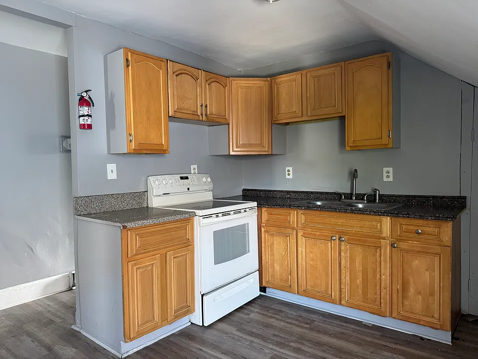 508 Chalkstone Ave #3