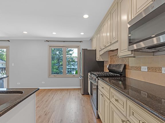 5th image of 112 Lilac Ln