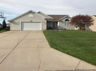 2513 Willow Ridge Dr, Jenison, MI 49428