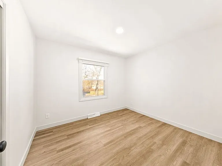 215-217 Pembroke Way (Townhouse) MyDwelling — Photo 12