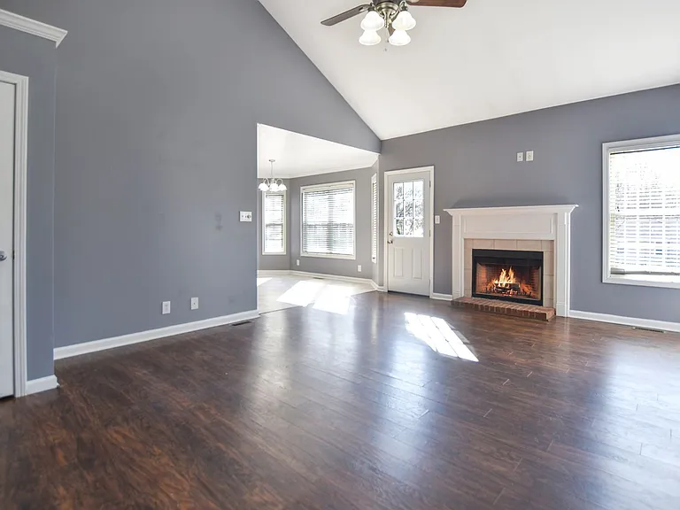 423 Athena Dr — Photo 4