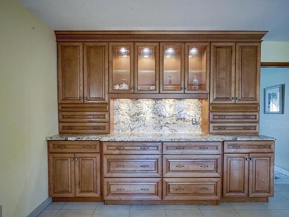 5th image of 206 Whitehall Ct