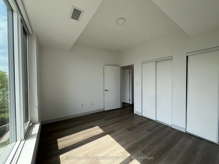 37 Antrim Cres #305 — Photo 21