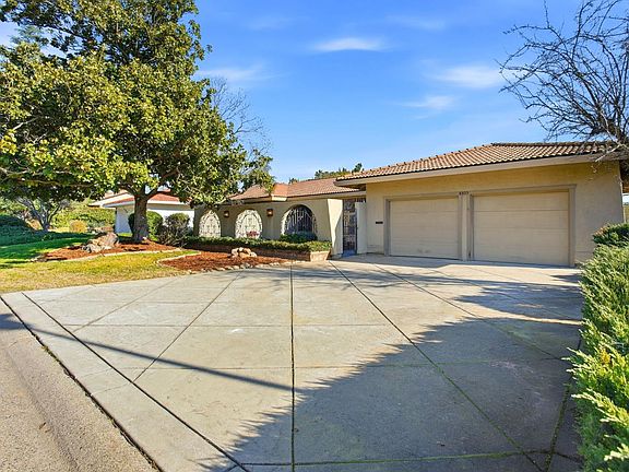 2nd image of 6923 Pera Dr