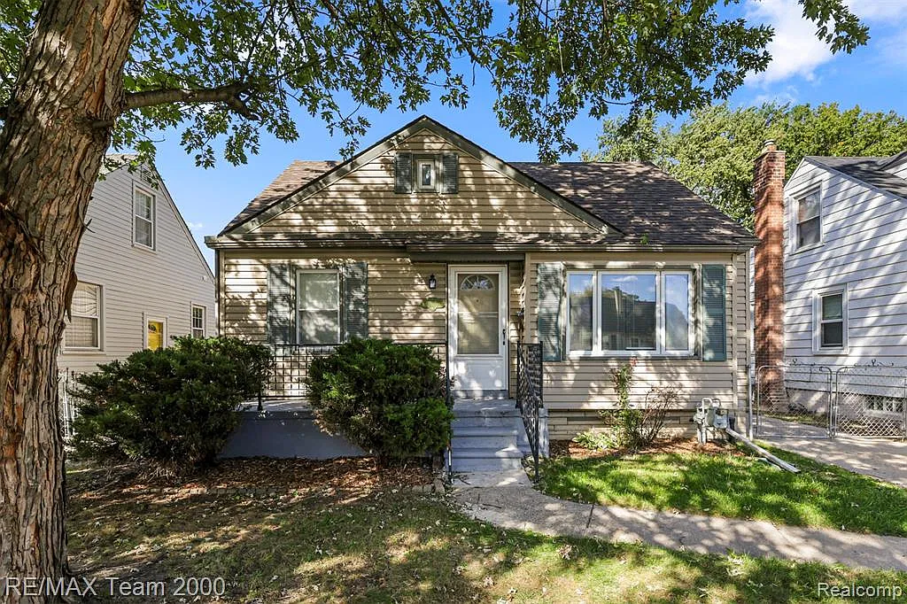 3 bed, 1.0 bath, 1008 sqft, $1,600 — Photo 2