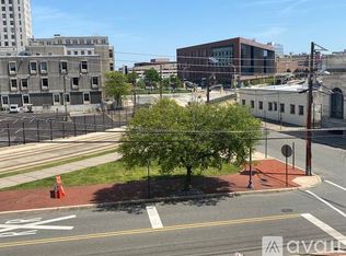 333 Arch St #1R, Camden, NJ 08102