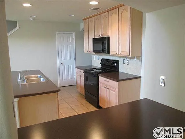 1139 Landon Ln — Photo 6