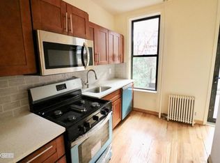 76 Huron St APT 1L, Brooklyn, NY 11222