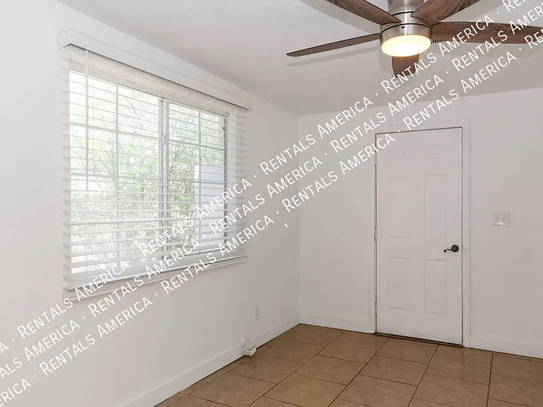 525 E Linden St — Photo 7
