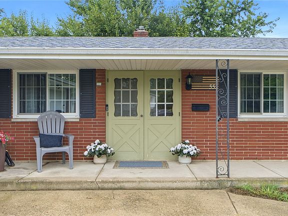 4th image of 555 Adrian Ct