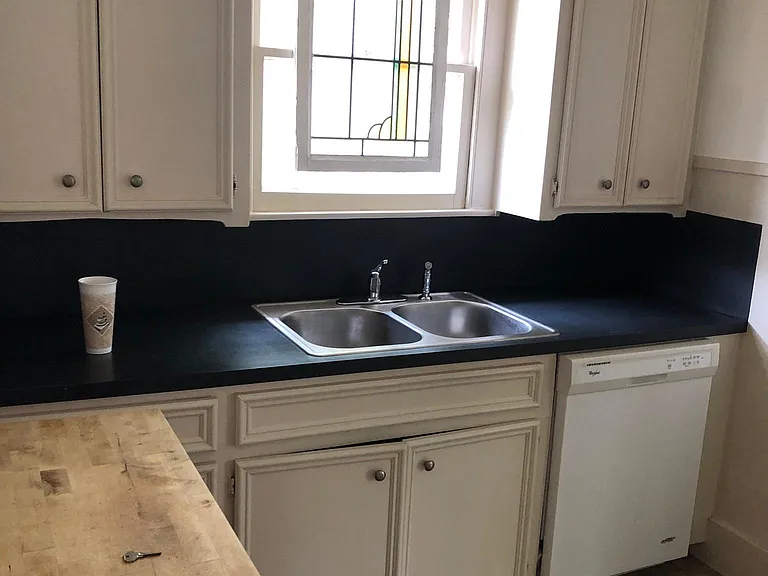 1416 Oxford St — Photo 8