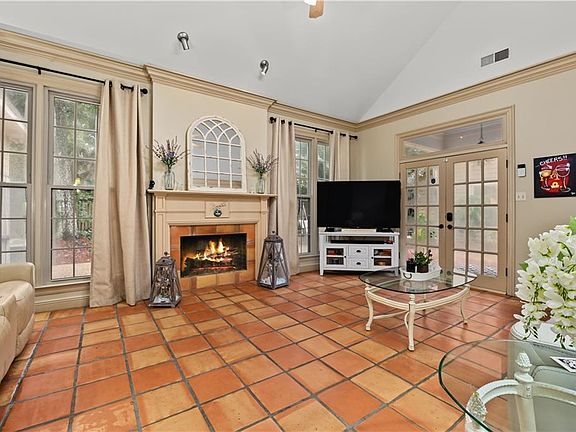 5th image of 205 Branch Ln