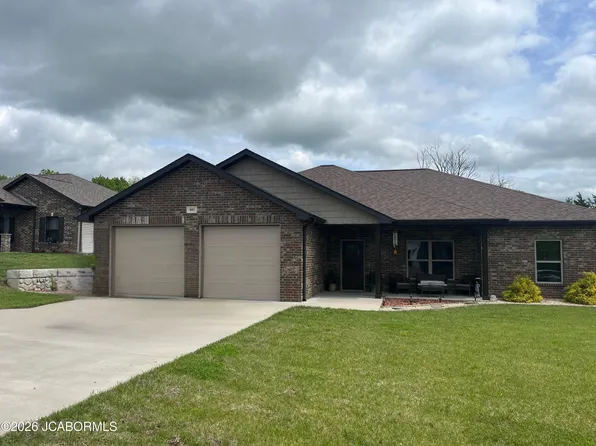 951 Cochise Dr, Holts Summit, MO 65043