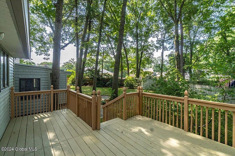 5th image of 162 Willow Lane
