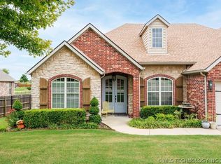 5711 Nottingham Pl, Bartlesville, OK 74006