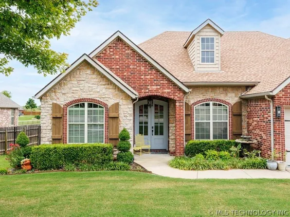 5711 Nottingham Pl, Bartlesville, OK 74006