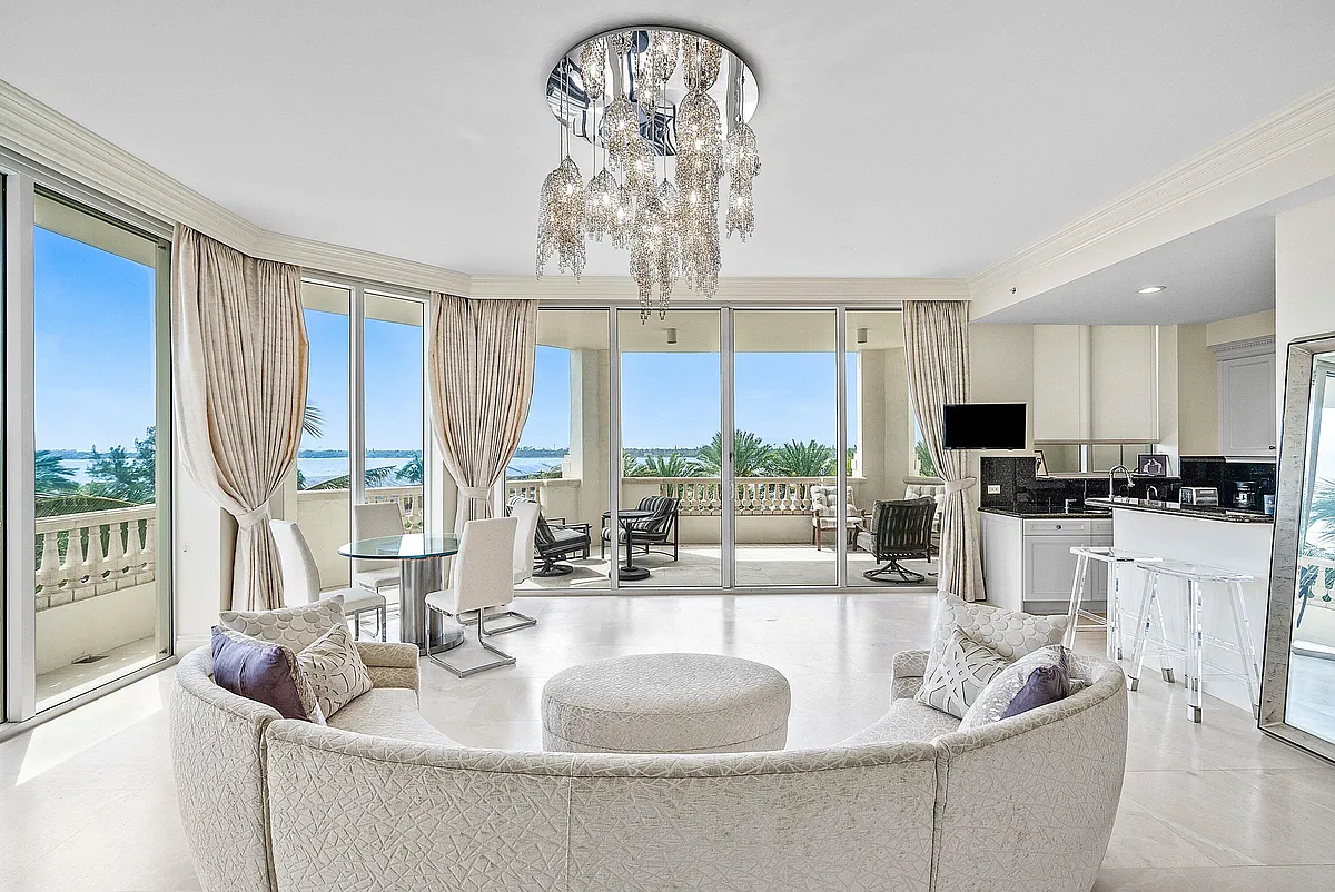 Building Photo - 3000 S Ocean Blvd #402