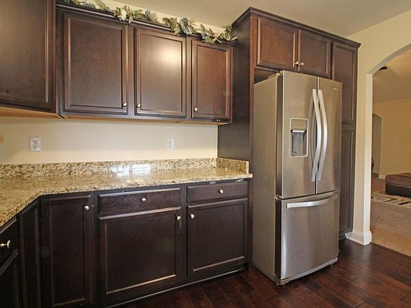 5th image of 300 Quail Hollow Dr
