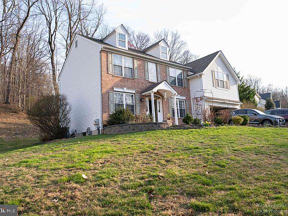 3rd image of 798 Southwind Ln